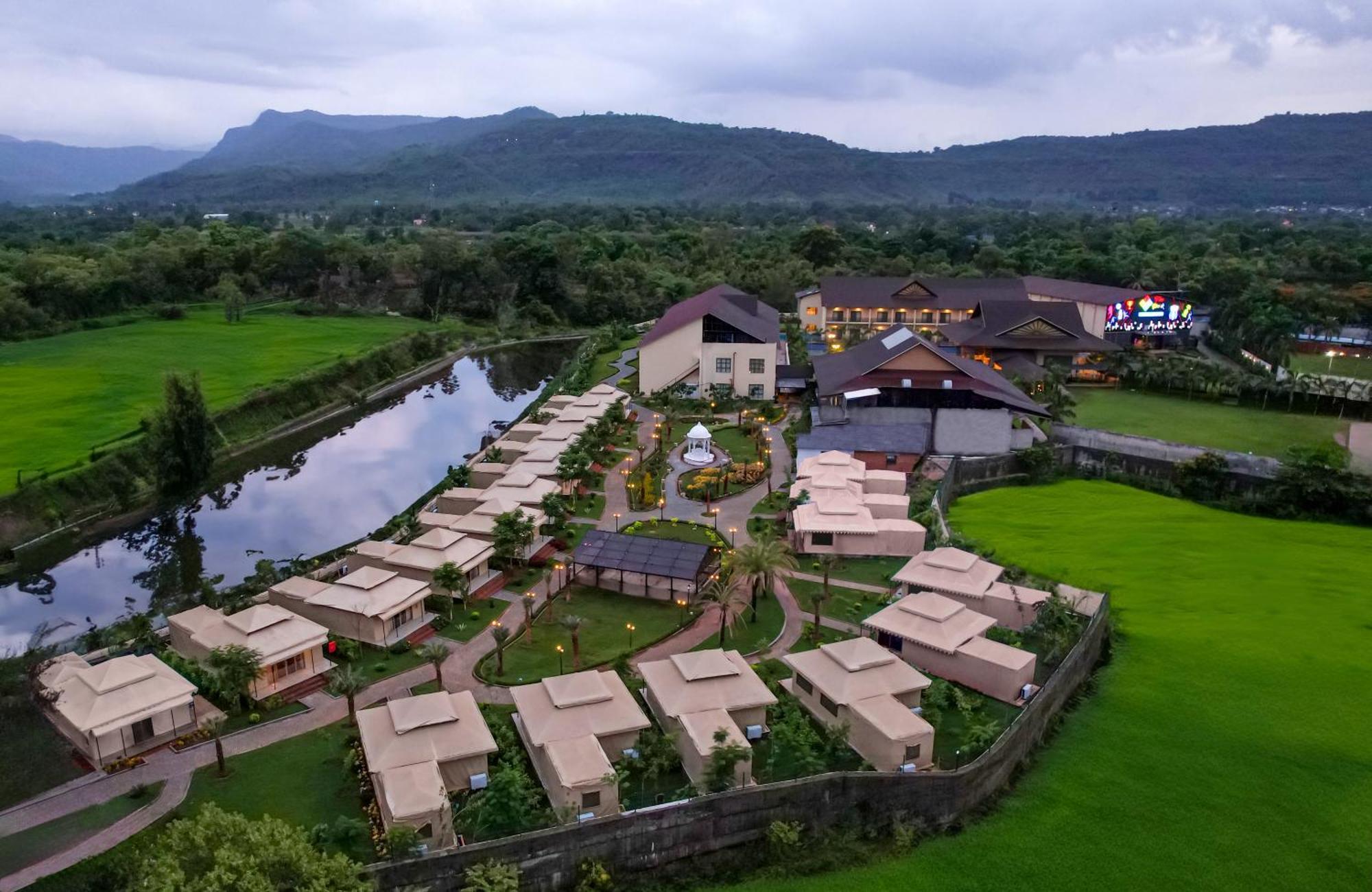 Radisson Blu Plaza Resort & Convention Centre Karjat Exterior photo